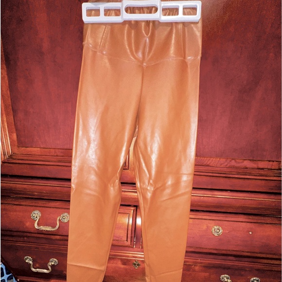 Wilfred Free Daria Pant
Size XS
C$78 C$138
Excellent condition no flaws
Skinny - Picture 3 of 13